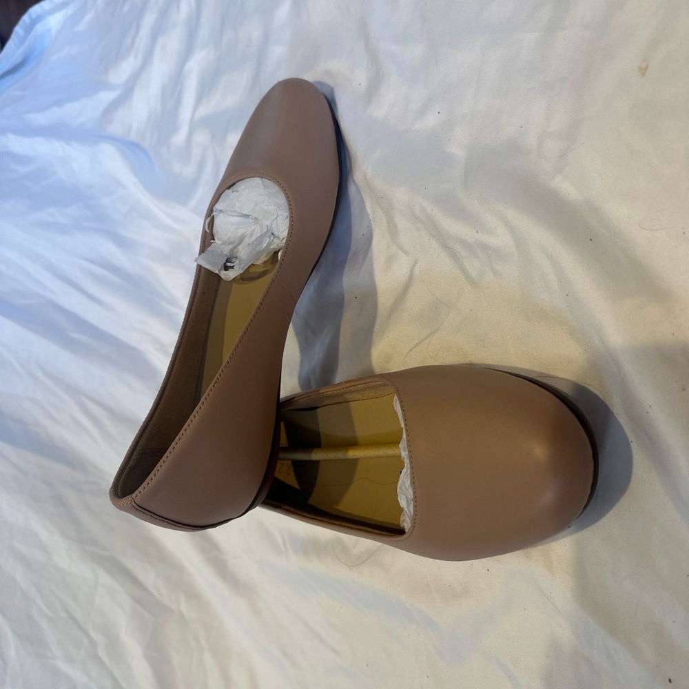 Naturalizer nude flats size 9W brand new